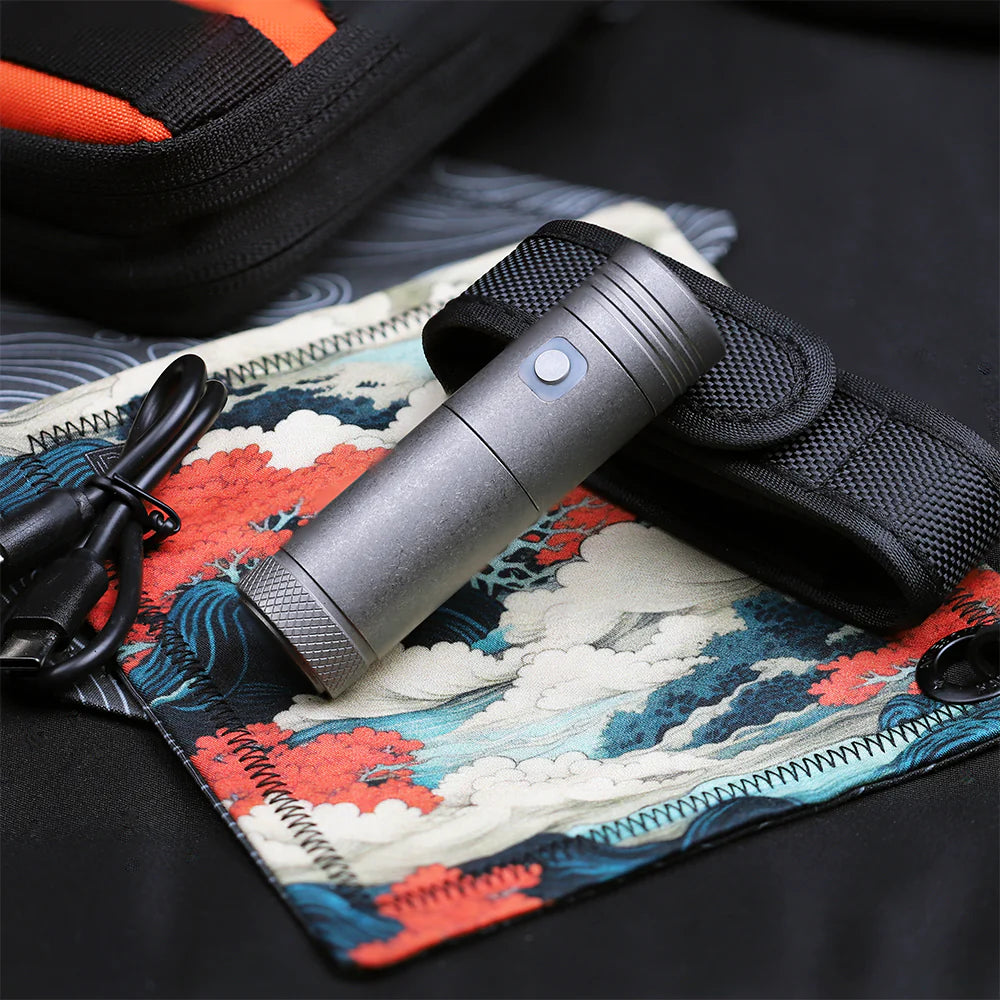 DAPPER DESIGN HIKARI POCKET FLASHLIGHT W/ CLIP (STONEWASHED TITANIUM)