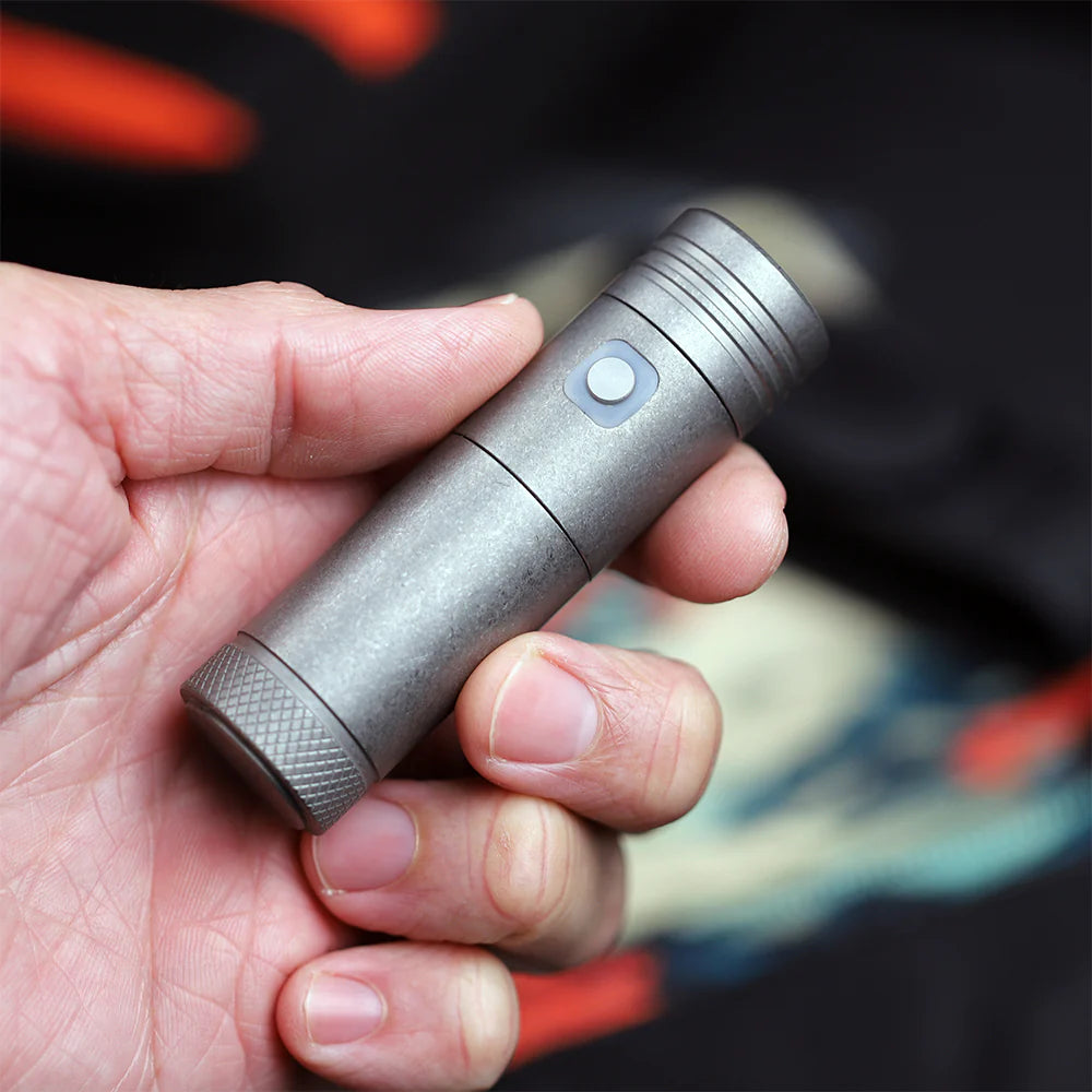 DAPPER DESIGN HIKARI POCKET FLASHLIGHT W/ CLIP (STONEWASHED TITANIUM)